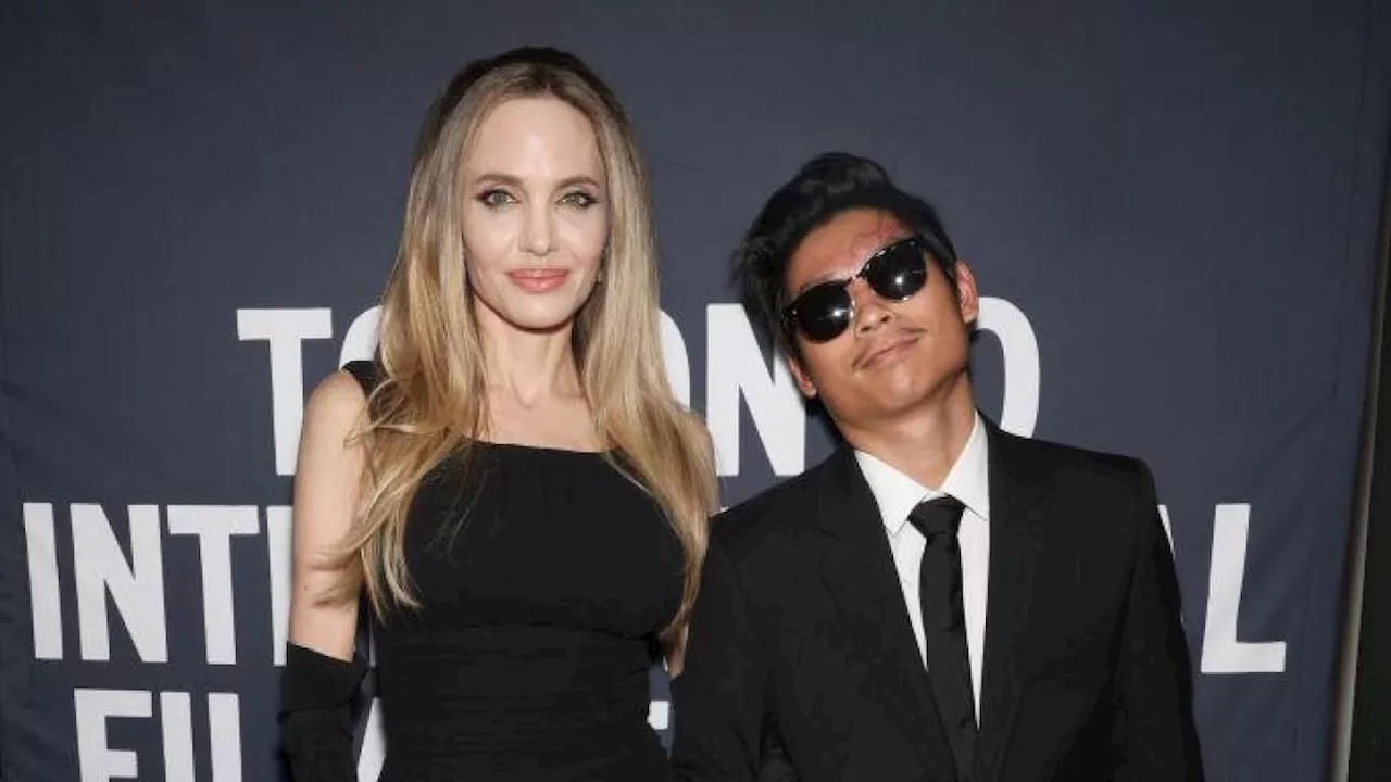 Angelina Jolie red carpet con il figlio Pax dopo il ricovero in ospedale. Assieme al Toronto film festival