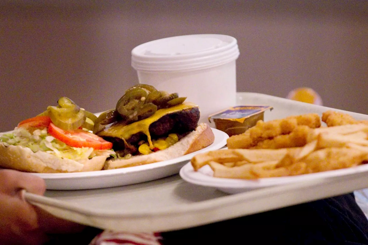 Canadian fast food chains create value menus to win back customers