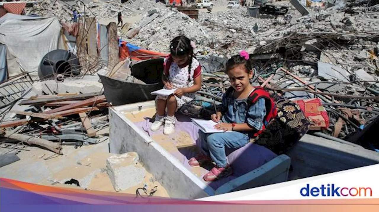 Potret Anak-anak Gaza Sekolah di Reruntuhan Bangunan