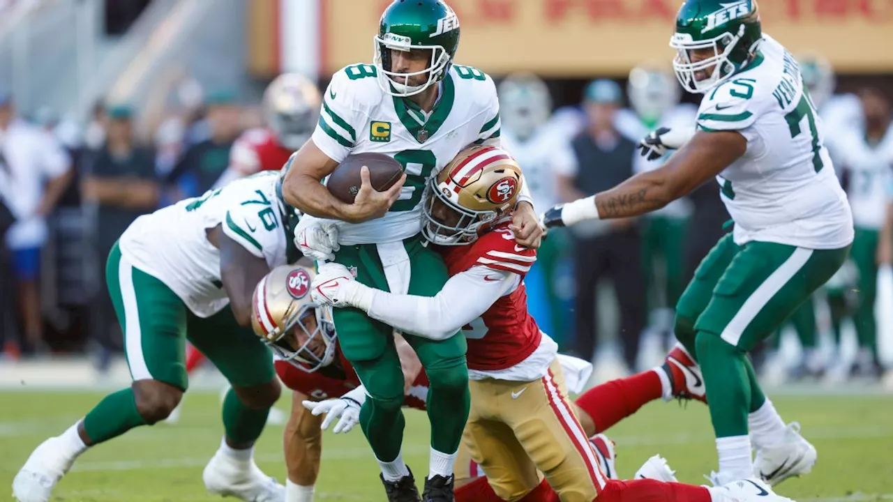 49ers ofuscam retorno de Rodgers e amassam Jets em estreia na NFL