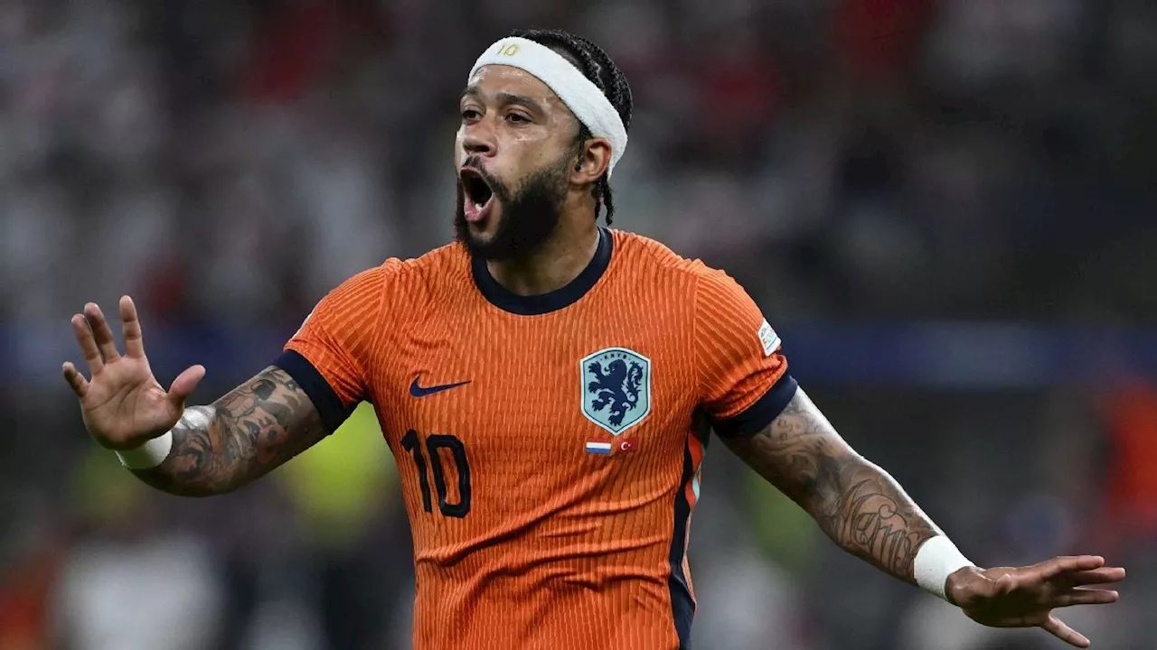 Ex-Corinthians faz alerta sobre Depay: 'Não vai dar se só jogar a responsabilidade nele...'