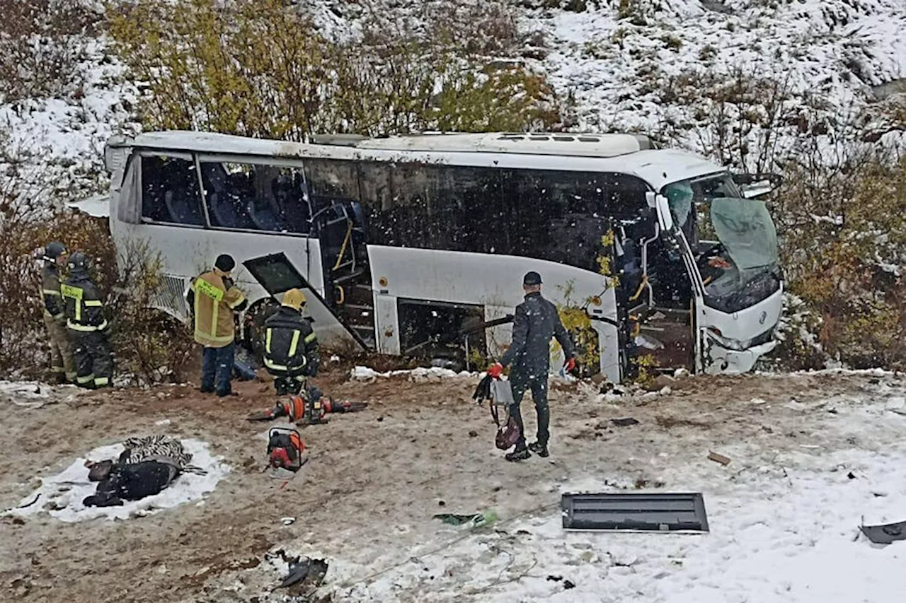 Количество погибших при аварии автобуса в Якутии выросло до четырех