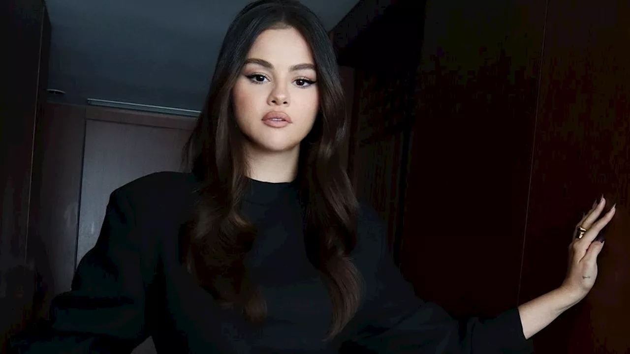 Selena Gomez's Chrome Espresso Nails Are Fall's Biggest Manicure