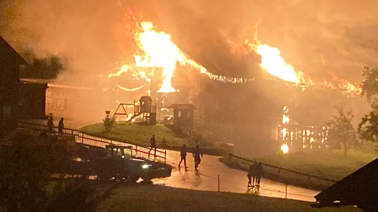 Einsatz in Schwarzenberg - Stall voller Tiere steht nach kurzer Zeit in Flammen