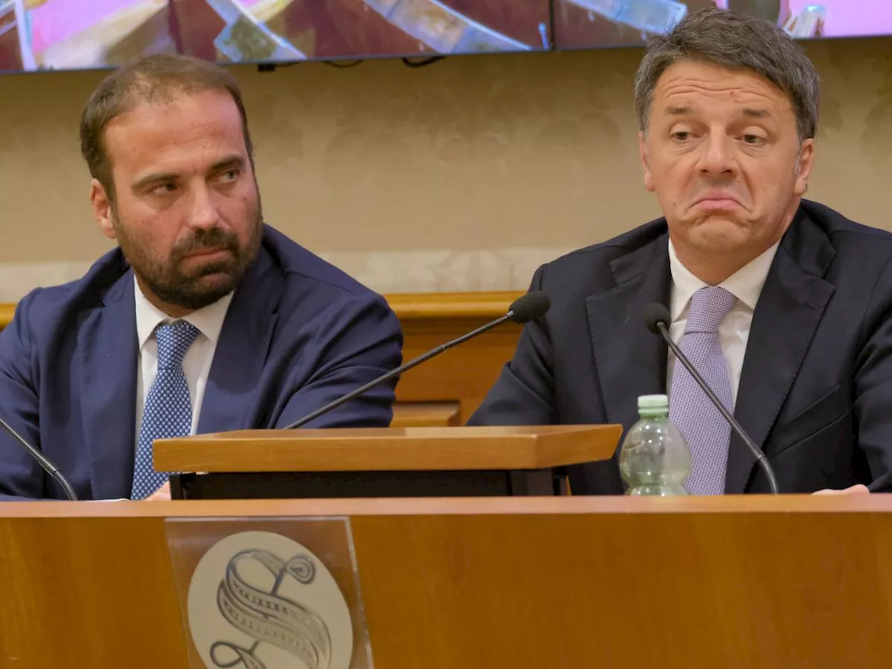 Renzi svolta a sinistra e Iv perde i primi pezzi