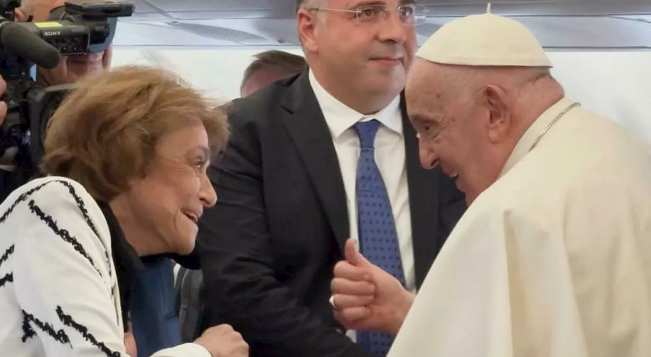 Papa Francesco l'8 dicembre atteso a Parigi per celebrare a Notre-Dame. Ma dovrebbe tornare in tempo per Piazz