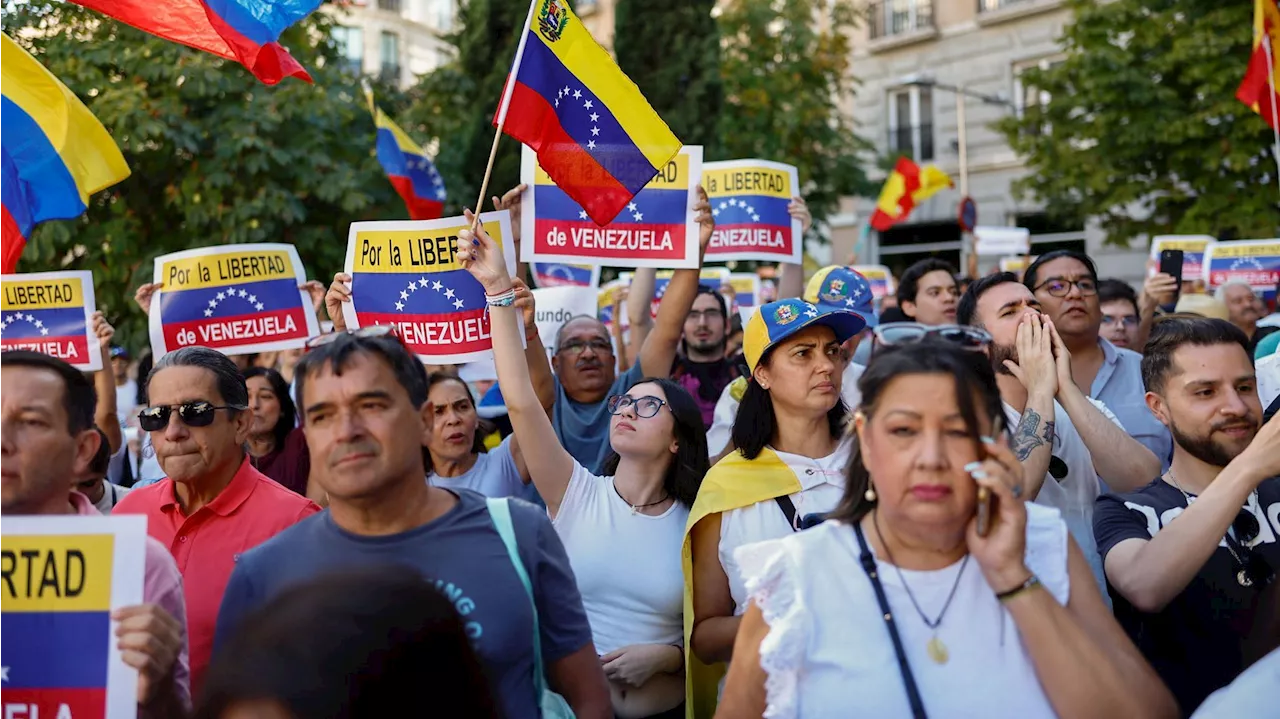 Cientos de venezolanos se congregan frente al Congreso