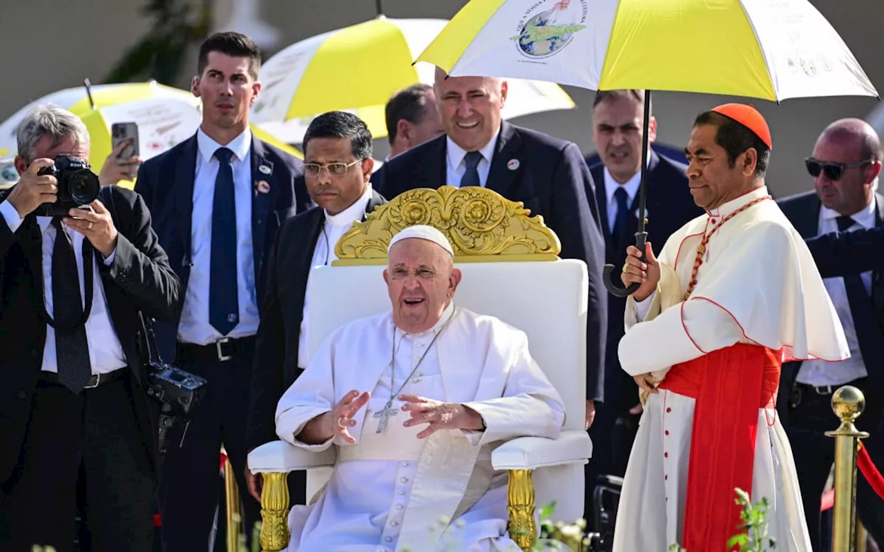 Papa Francisco comanda missa para mais de 600 mil pessoas em país na Ásia