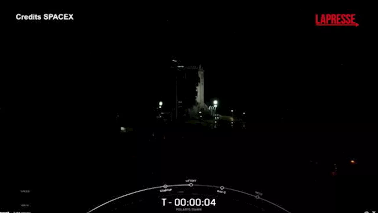 Spazio, SpaceX lancia in orbita Polaris Dawn: chi c&#039;è a bordo