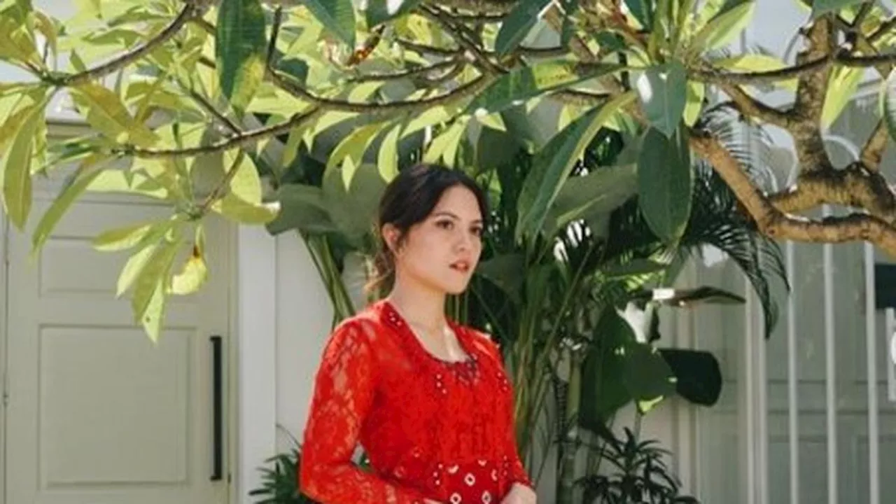 4 Rekomendasi Kebaya Kartini Modern Velvet dari Marsha Aruan hingga Wulan Guritno