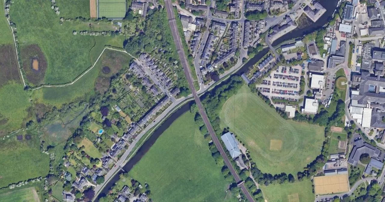 Couple 'performed sexual acts' on canal towpath in broad daylight