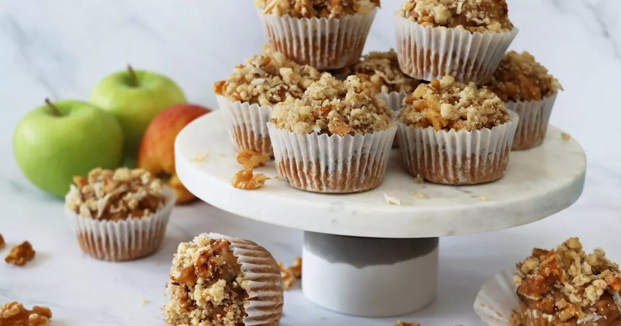 Muffins aux pommes et raisins avec crumble aux noix