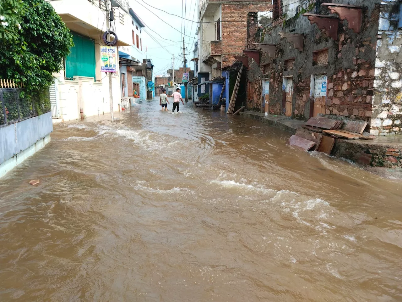 पूर्वी मध्&zwj;य प्रदेश में आज बारिश का &#039;रेड अलर्ट&#039;, IMD का इन राज्&zwj;यों में भी भारी बारिश का अनुमान, जानें मौसम का हाल&nbsp;