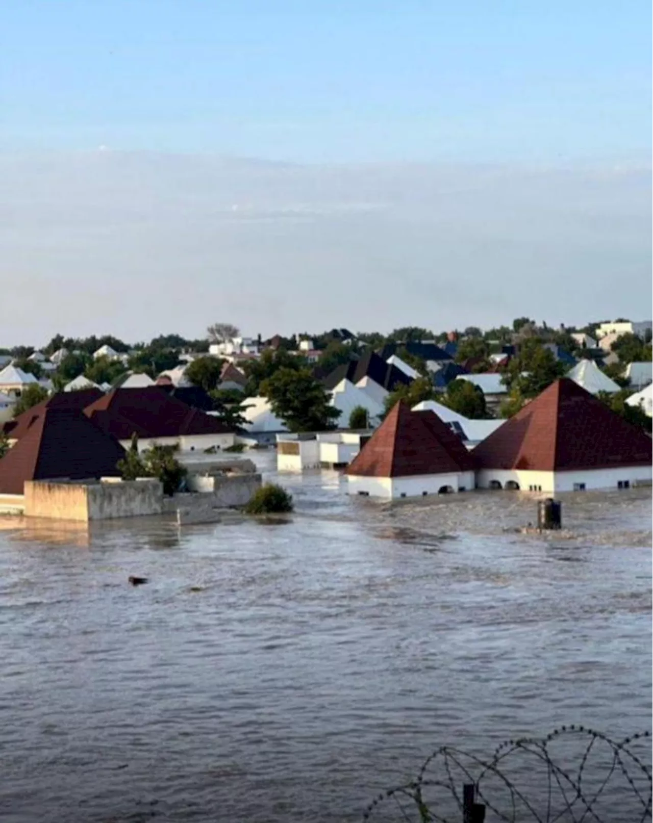 Thousands flee their homes as flood submerges parts of Maiduguri