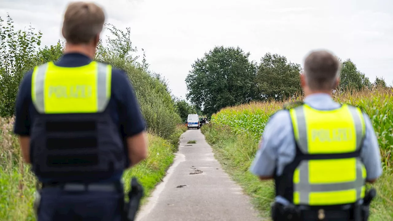 Zwei Männer in Gronau verscharrt: Hund gräbt Stiefel aus - Polizei findet Leichen