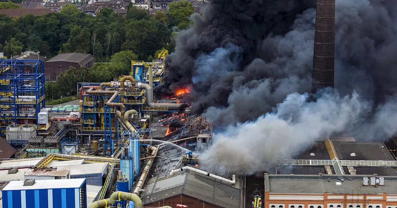 Brand in Chemiewerk: Duisburg warnt Bevölkerung