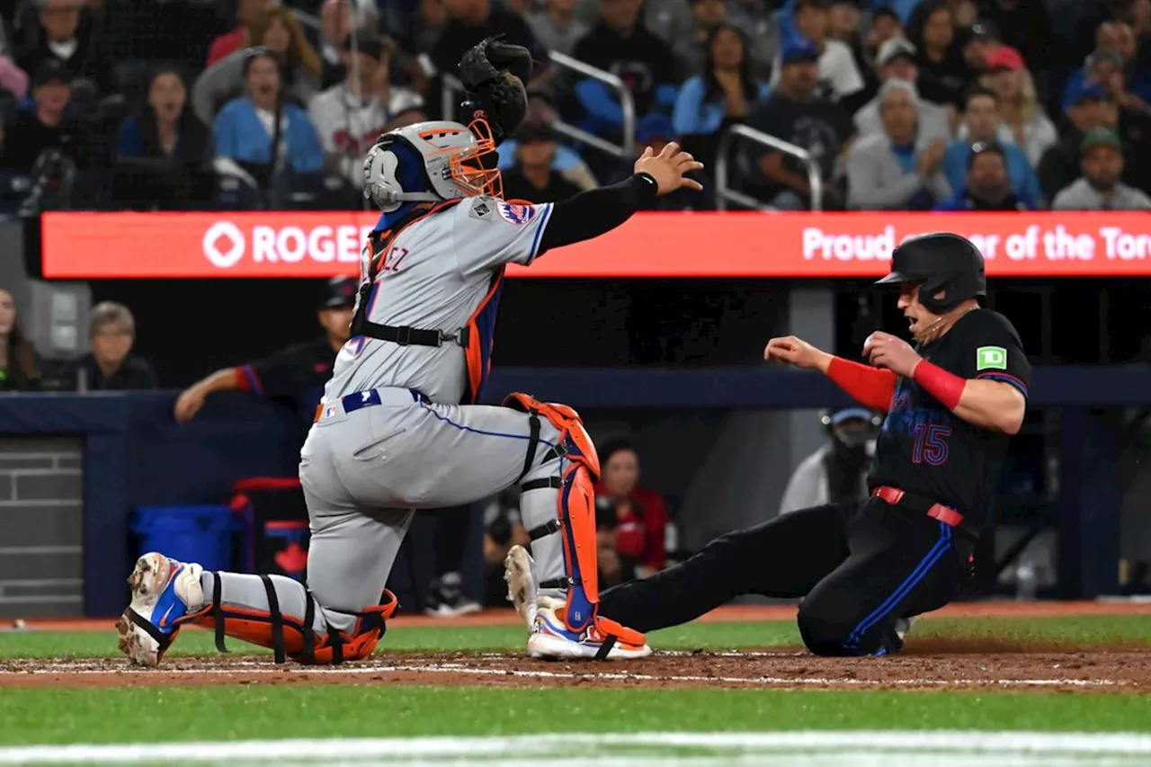 Mets take advantage of sloppy defence in 3-2 victory over Blue Jays