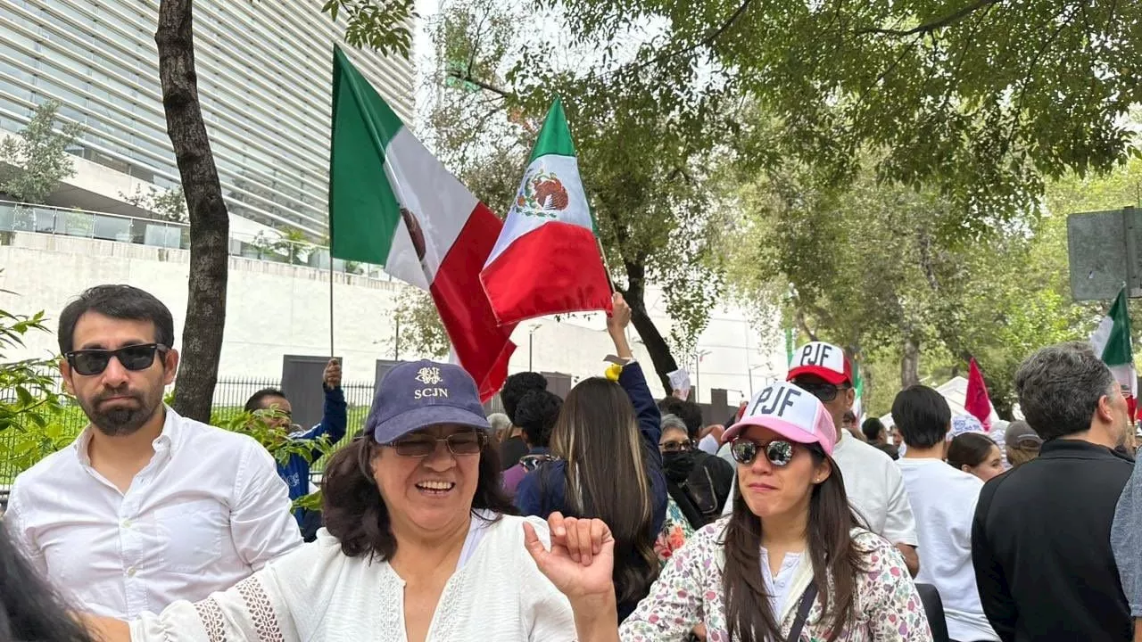 Empleados del PJF protestan previo a la discusión maratónica de la reforma judicial en el Senado