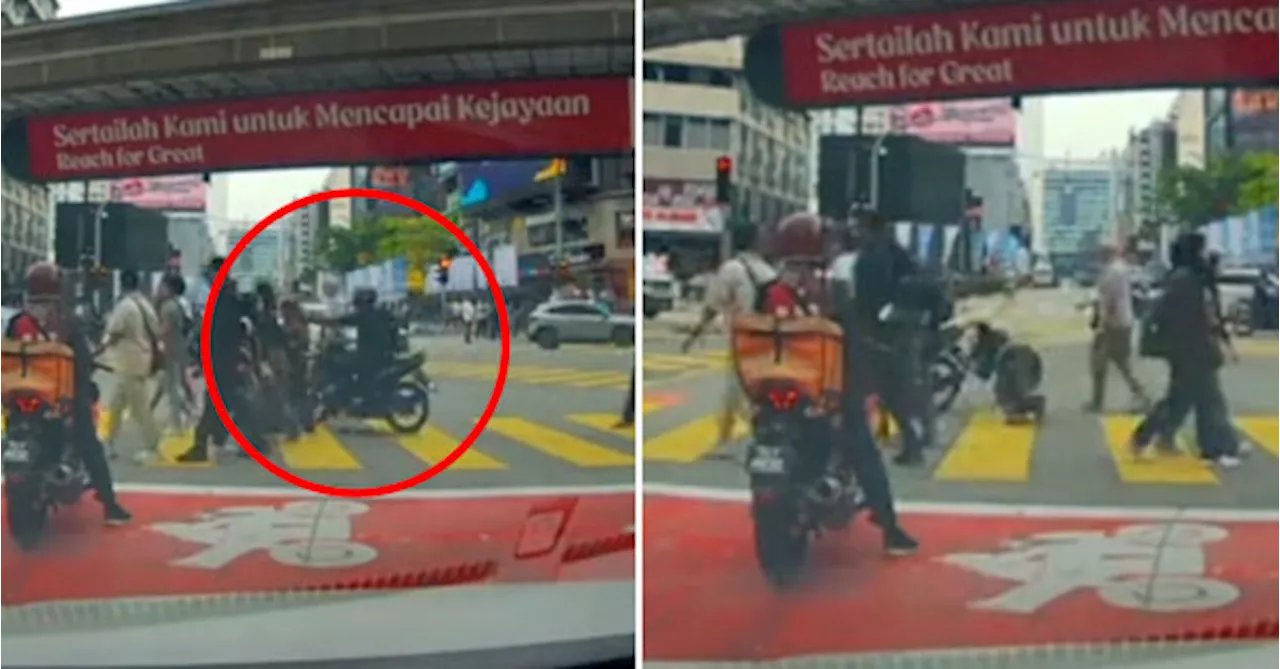 Dashcam Shows Snatch Thief Stealing Woman's Handbag In Bukit Bintang In Broad Daylight