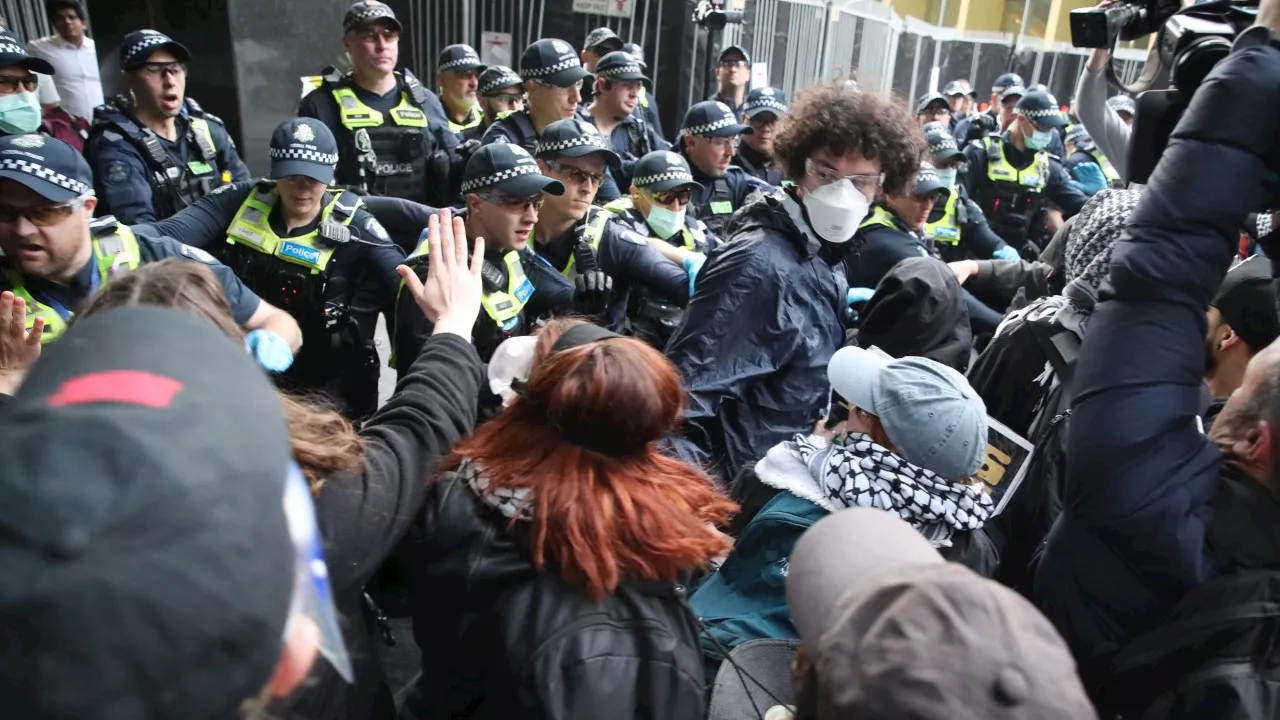 Chaos in Melbourne as anti-war protesters descend on military expo, clash with police