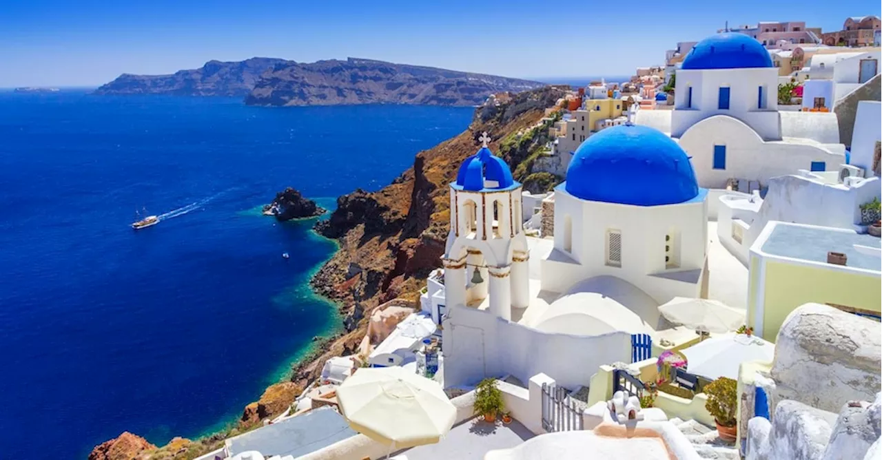 Overtourism, in Grecia scatta la tassa di 20 euro sui passeggeri delle crociere per Santorini e ...