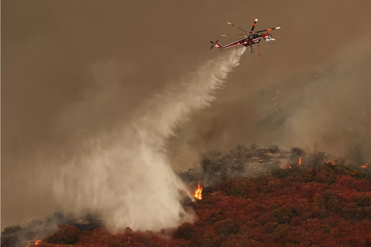 Wildfires tear through western US during heatwave