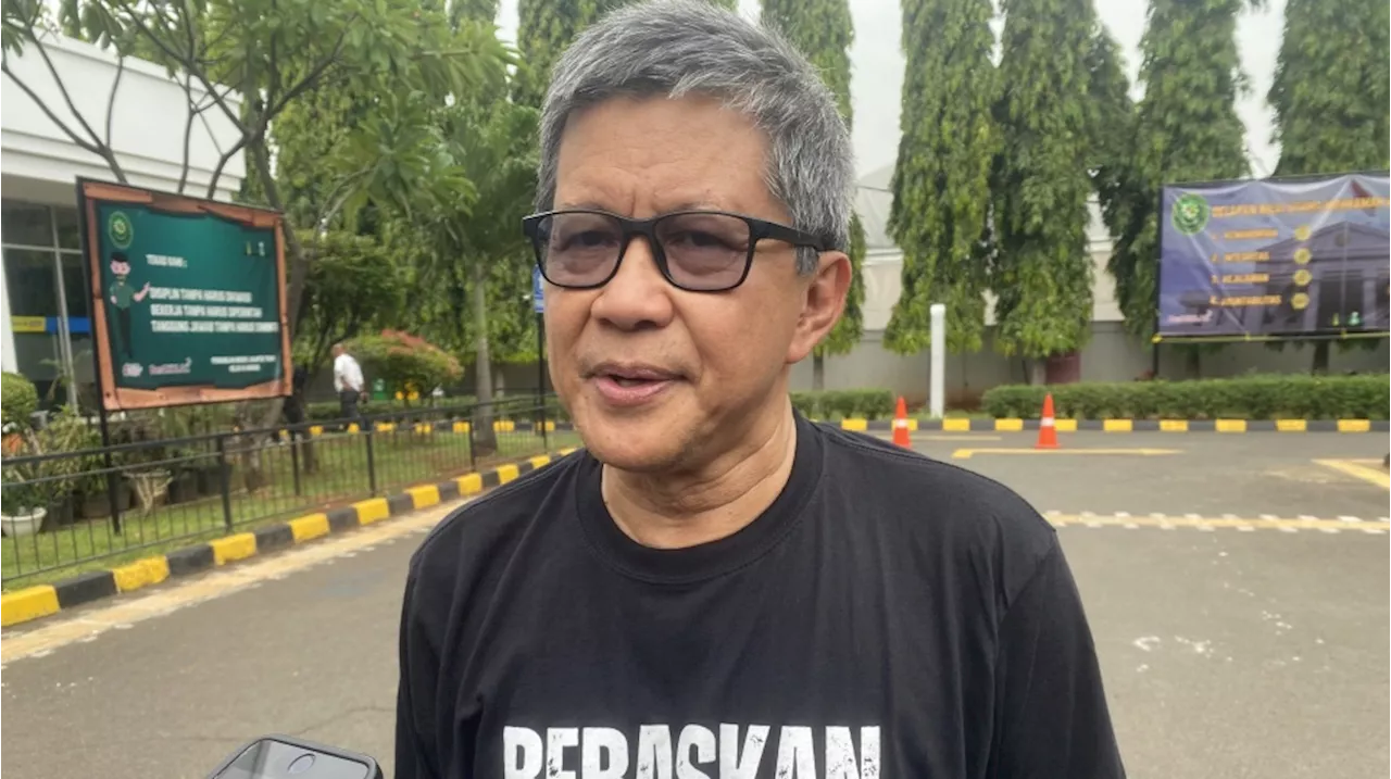 Lengser Keprabon, Rocky Gerung: Alam Semesta Beri Tanda 'Nggak Beres' ke Jokowi!