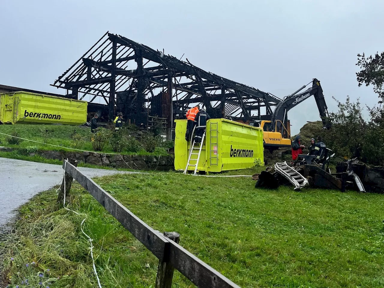 Stallgebäude in Schwarzenberg abgebrannt: Die Bilder vom Tag danach