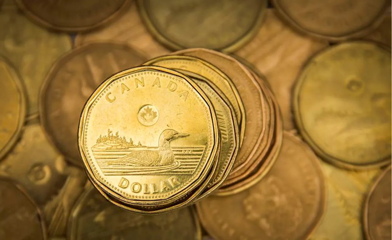  Canadian dollar weakens, benchmark yield slips