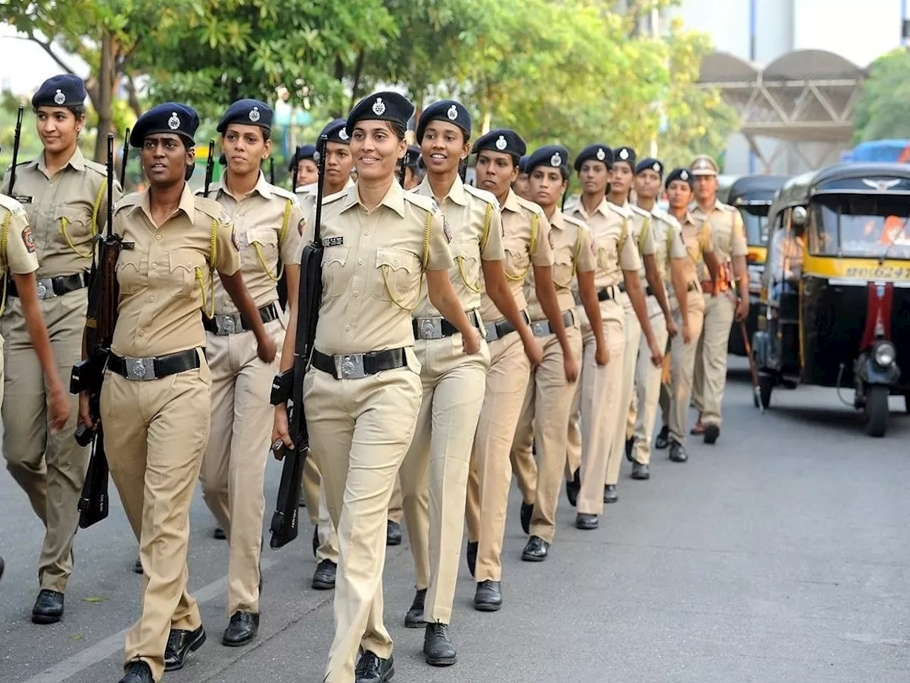 देशात महिला पोलिसांची संख्या किती? 9 राज्यात वाईट अवस्था... महाराष्ट्रात काय स्थिती