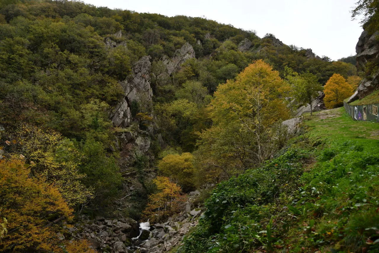 Tourisme : le projet de passerelles à flanc de falaise dans la montagne Noire reporté