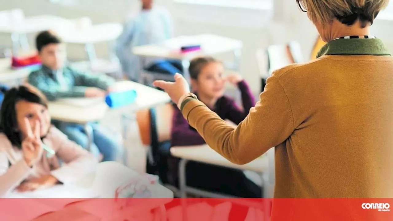 Mais de dois mil horários por ocupar deixam 117 mil alunos sem aulas