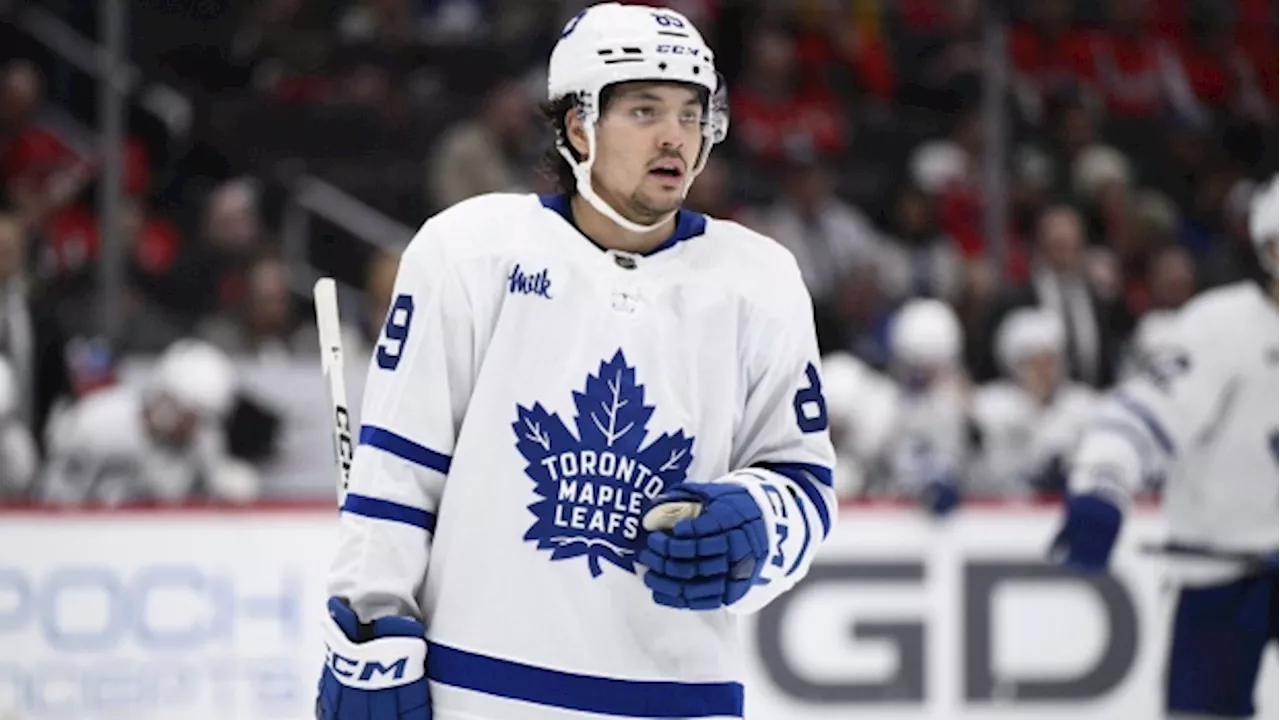 Maple Leafs re-sign forward Nick Robertson