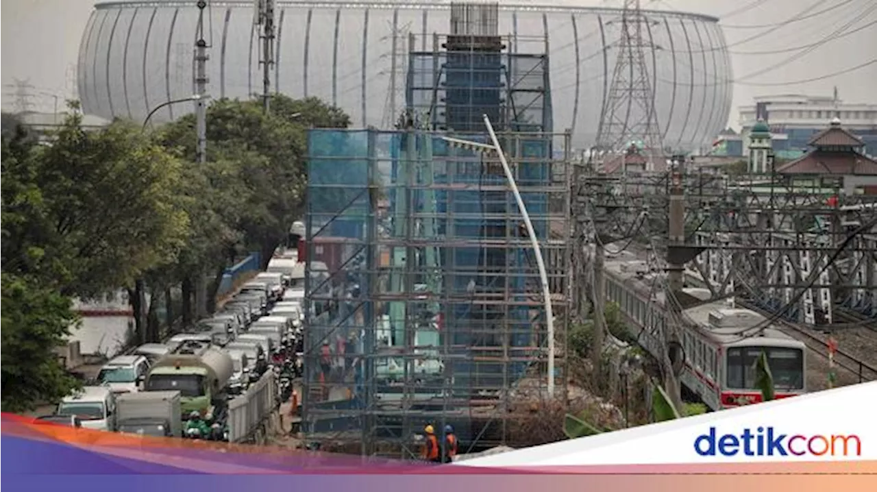 Potret Kemacetan Parah Imbas Proyek Tol Harbour Road II di Jakut