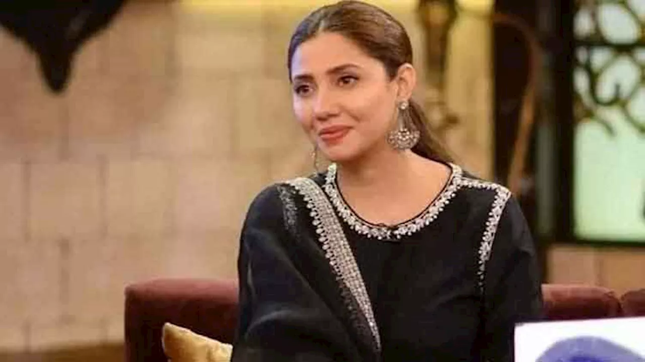 Netizens share mixed reactions on Mahira Khan's views on sleeveless clothing