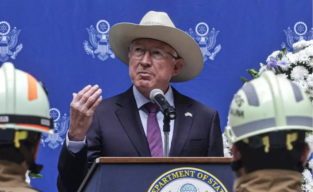 Ken Salazar: 'Vivimos en un tiempo donde la democracia tiembla en diversos lugares del mundo'