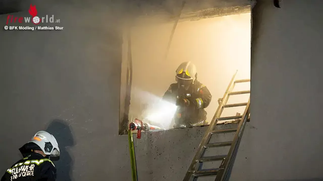 Nö: Menschenrettung über Teleskopmastbühne bei Wohnungsbrand in Brunn am Gebirge