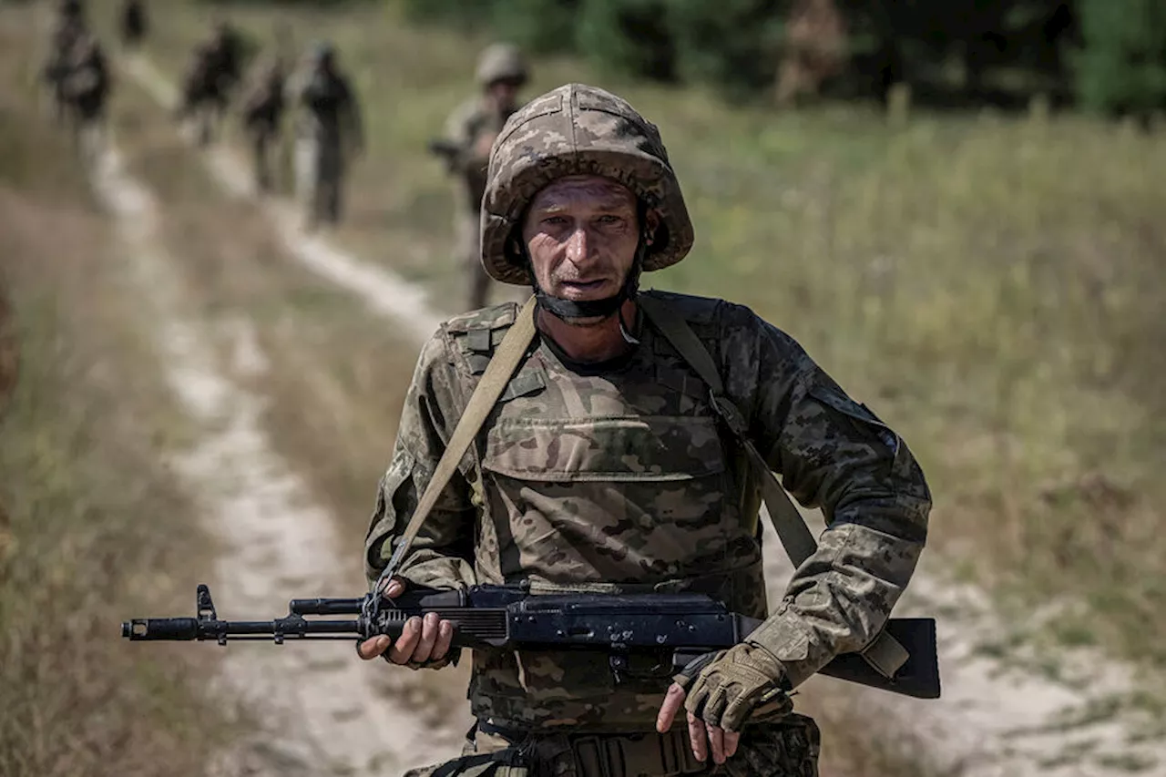 Боец ВС РФ показал видео, на котором ВСУ стреляли по убегающим жителям Курской области