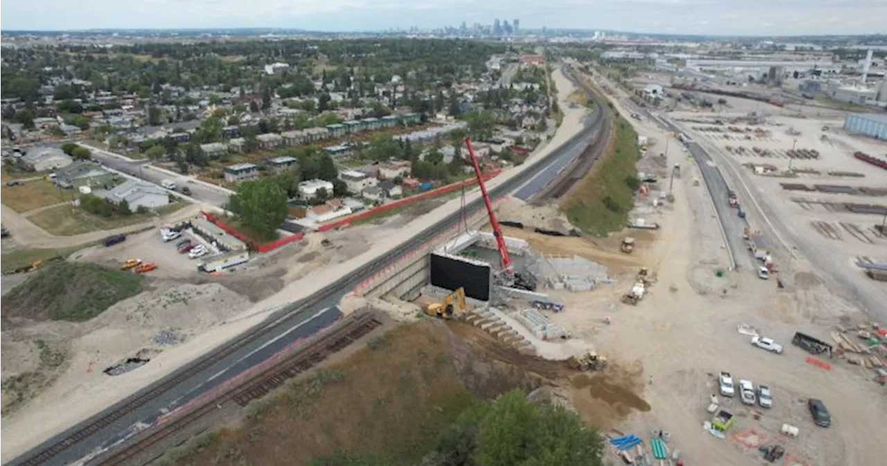 Alberta premier supports Calgary Green Line as first pitched