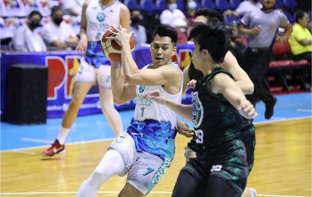 Javee Mocon set to reunite with Robert Bolick in proposed NLEX-Phoenix deal