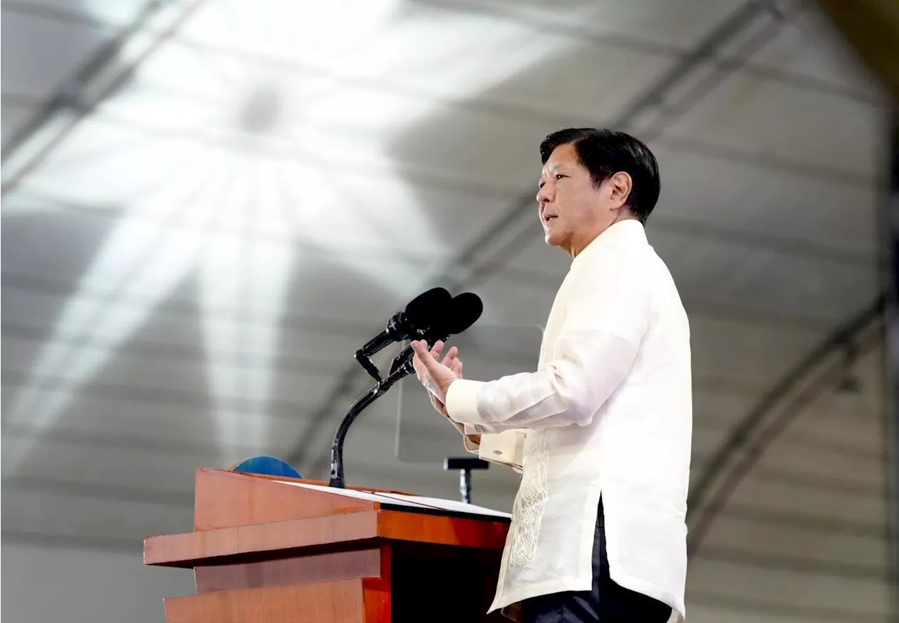 Marcos distributes aid to farmers, fisherfolk in Ilocos Norte