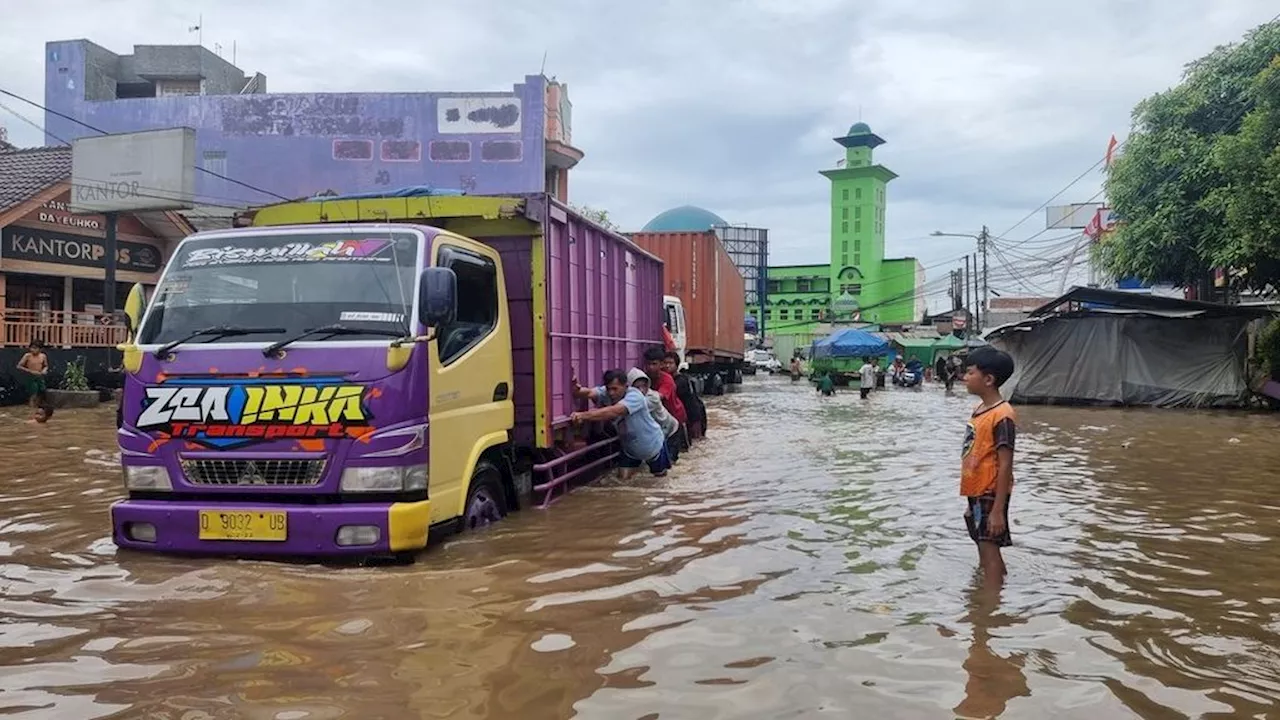 Cuaca Ekstrem Saat Pancaroba, Enam Daerah di Jabar Terdampak