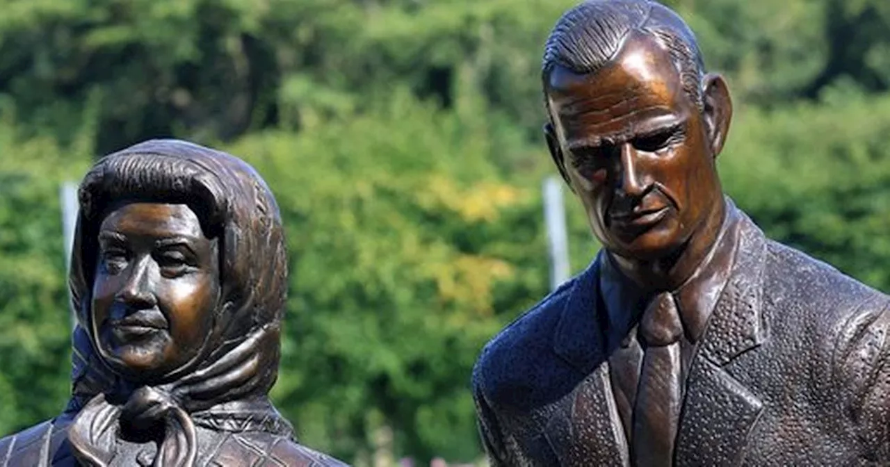 Statue of Queen Elizabeth II at Irish castle gardens 'looks like Mrs Doubtfire'