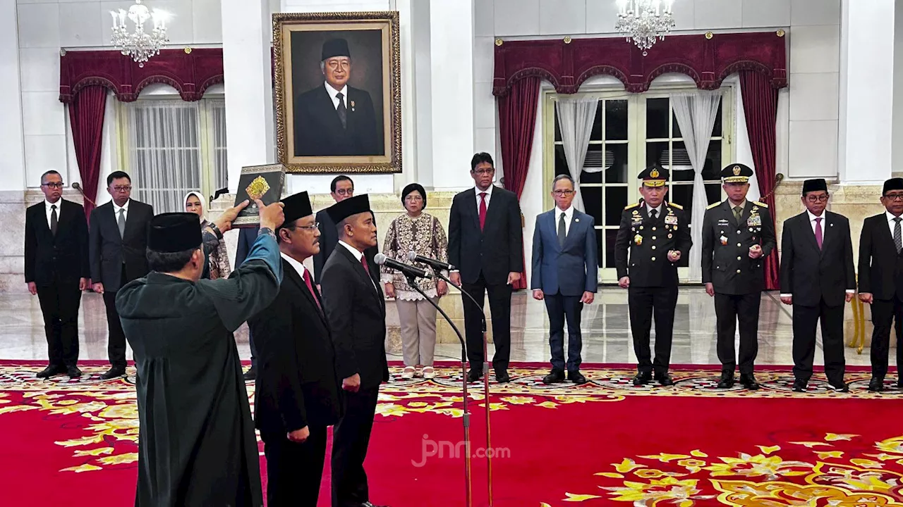 Jokowi Lantik Gus Ipul Jadi Mensos RI Pengganti Tri Rismaharini