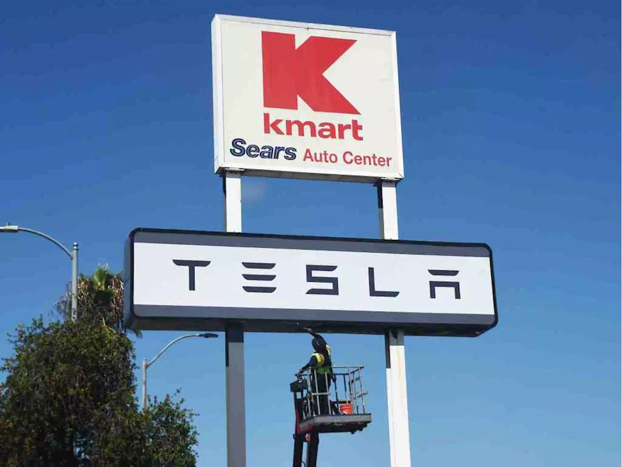 Tesla showroom and service center will replace the Kmart in North Hollywood