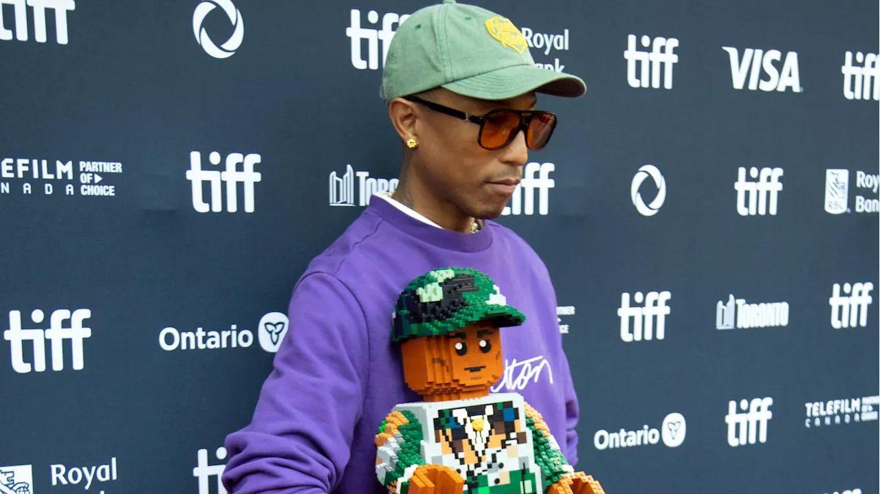 « Piece by Piece » : Pharrell Williams raconte sa vie en Lego, et les stars présentes n’étaient pas au courant du concept