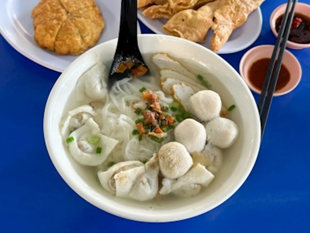 Yin Kee Fishball Noodles serves up an impressive bowl of fishball noodles and curry mee worthy of a trip to Pudu Ulu