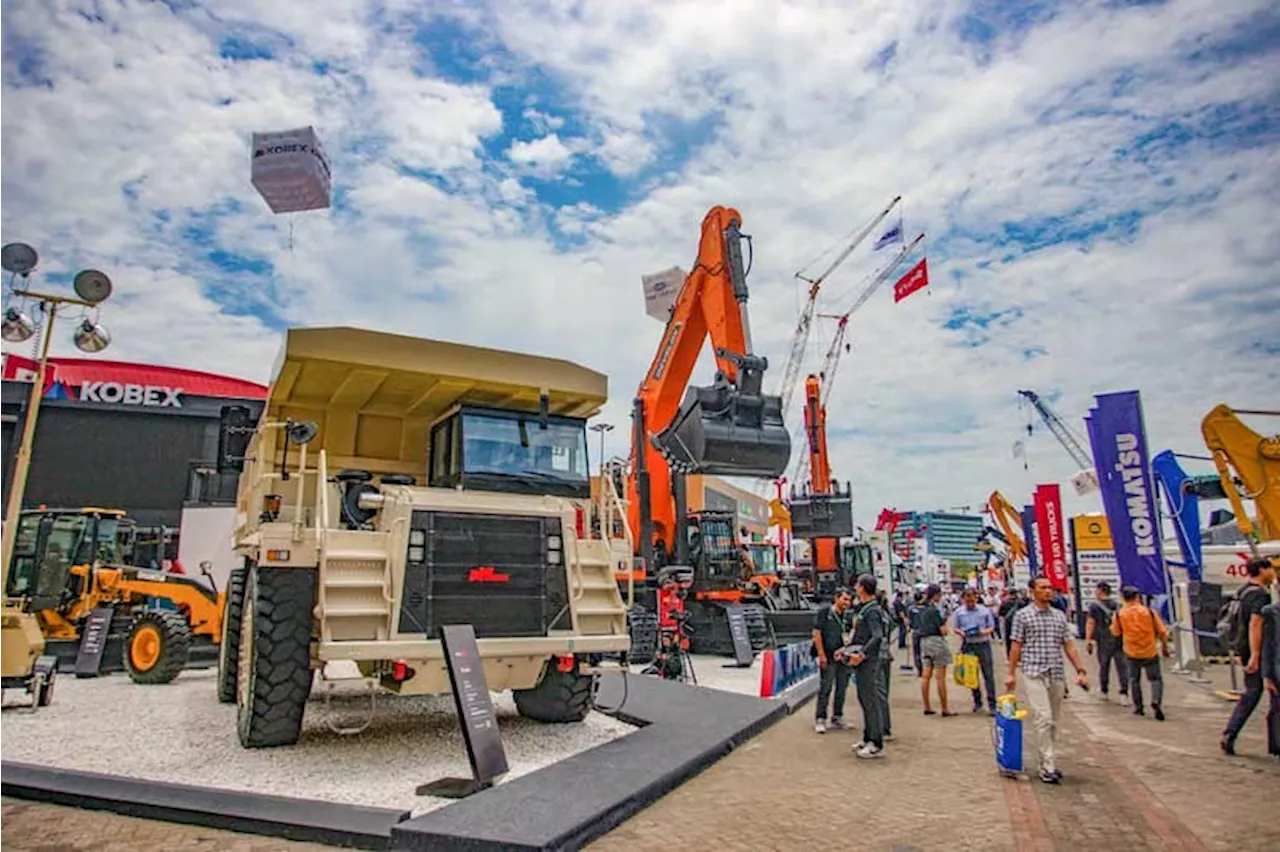 Berbagai Jenis Alat Berat Industri Pertambangan Dipamerkan di Ajang Mining Indonesia 2024 di JIExpo, Kemayoran