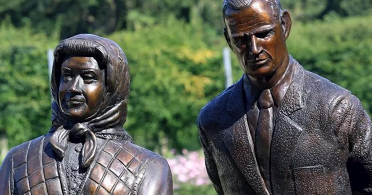 New statue of the late Queen is leaving people baffled