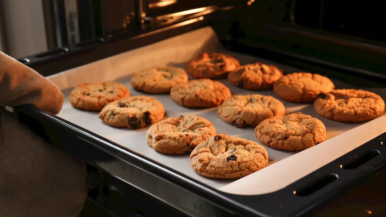 The 2p cleaning hack that'll leave your baking trays looking as new